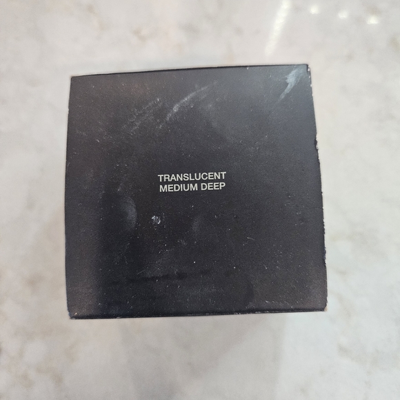 Laura Mercier Translucent Setting Powder- Medium Deep - Picture 2 of 3
